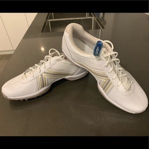 BRAND NEW Nike woman’s golf shoes